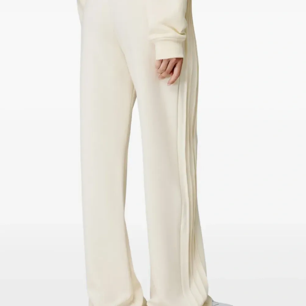 Брюки с лампасами