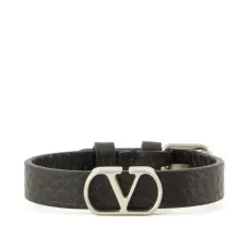 Кожаный браслет с логотипом V