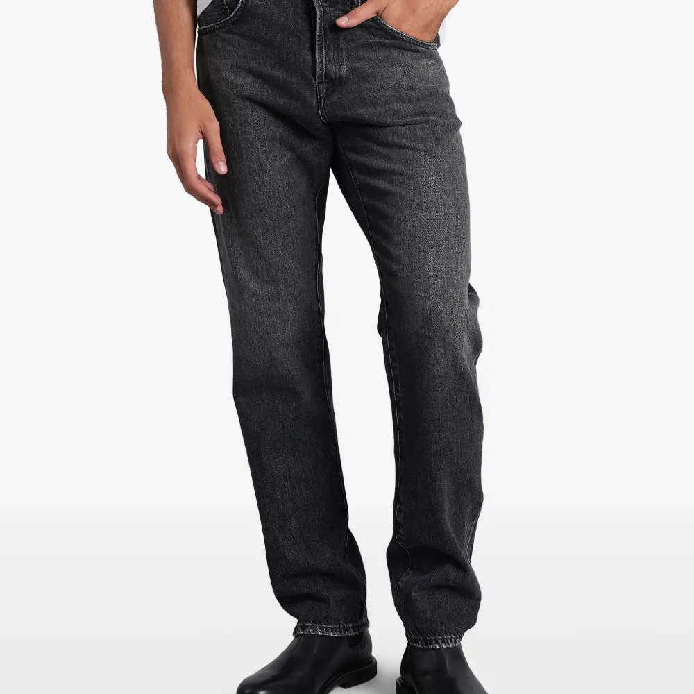 Джинсы с нашивкой-логотипом Джинсы с нашивкой-логотипом