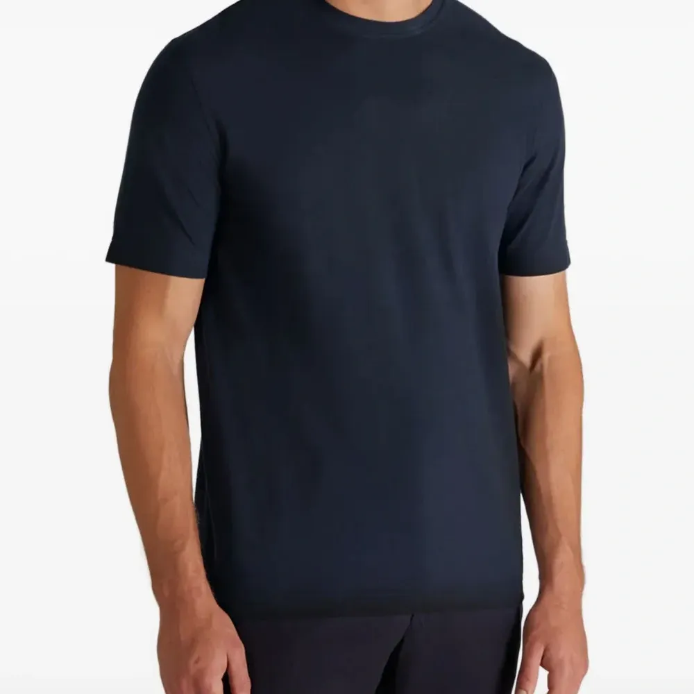 Футболка с круглым вырезом