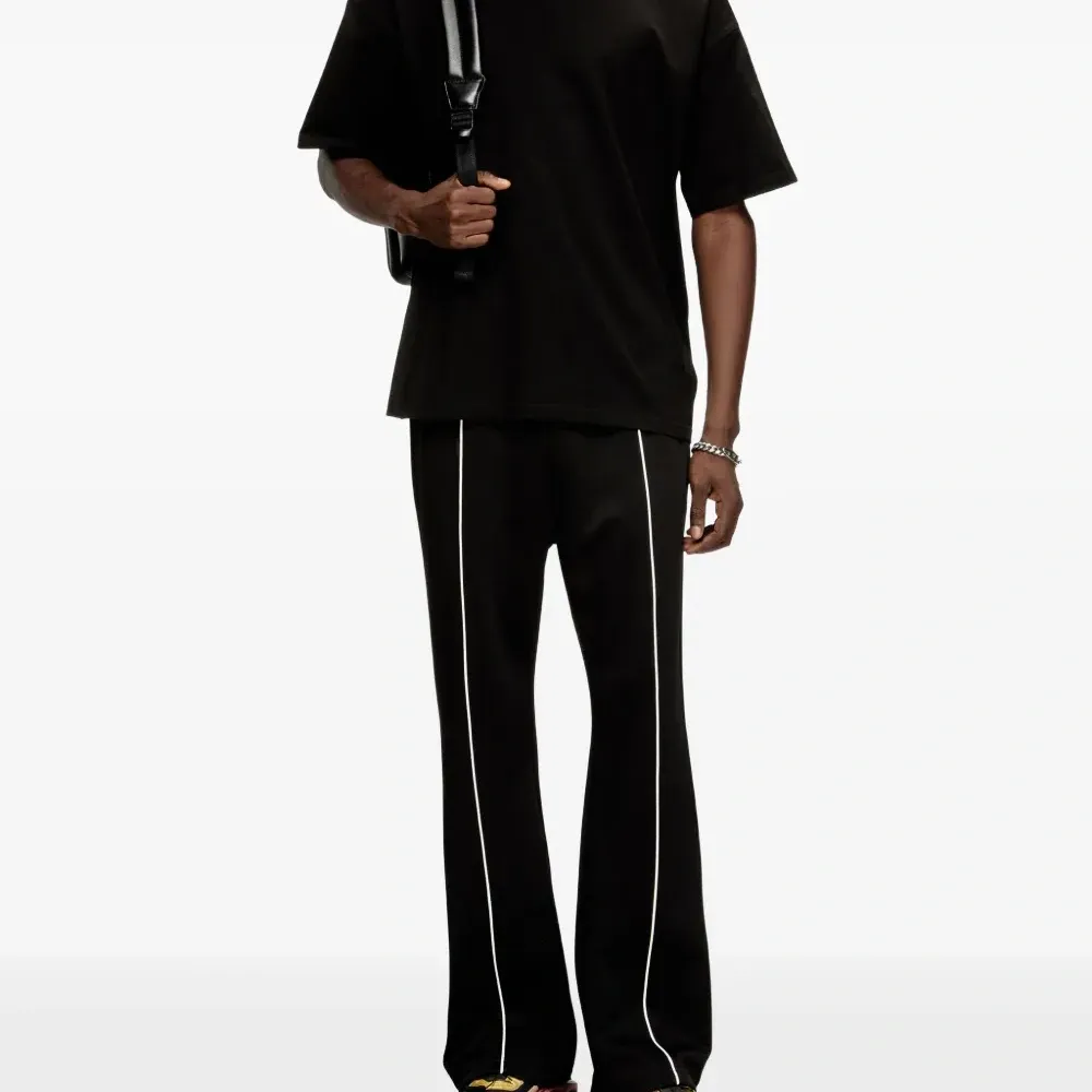 Футболка с логотипом