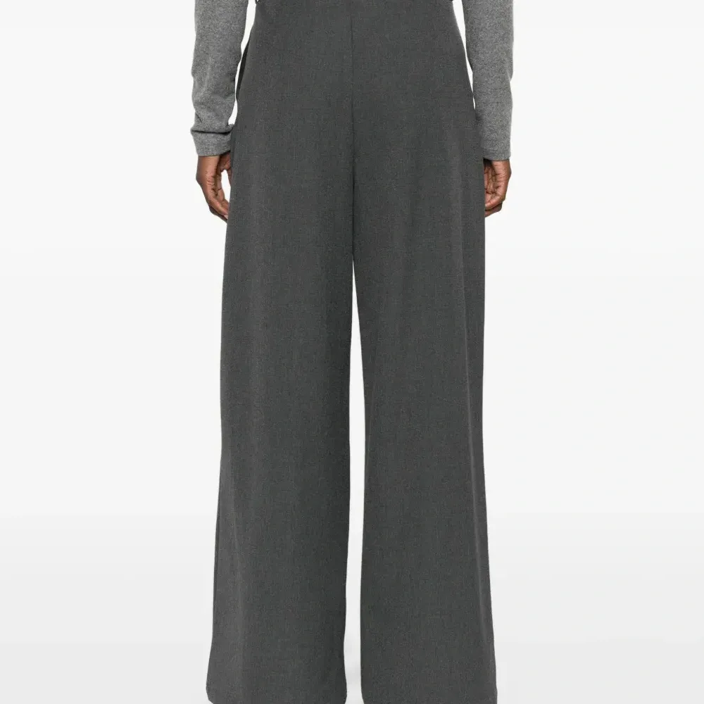 Брюки с поясом на талии Брюки с поясом на талии