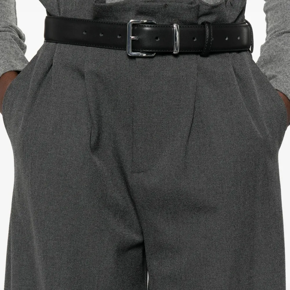 Брюки с поясом на талии Брюки с поясом на талии