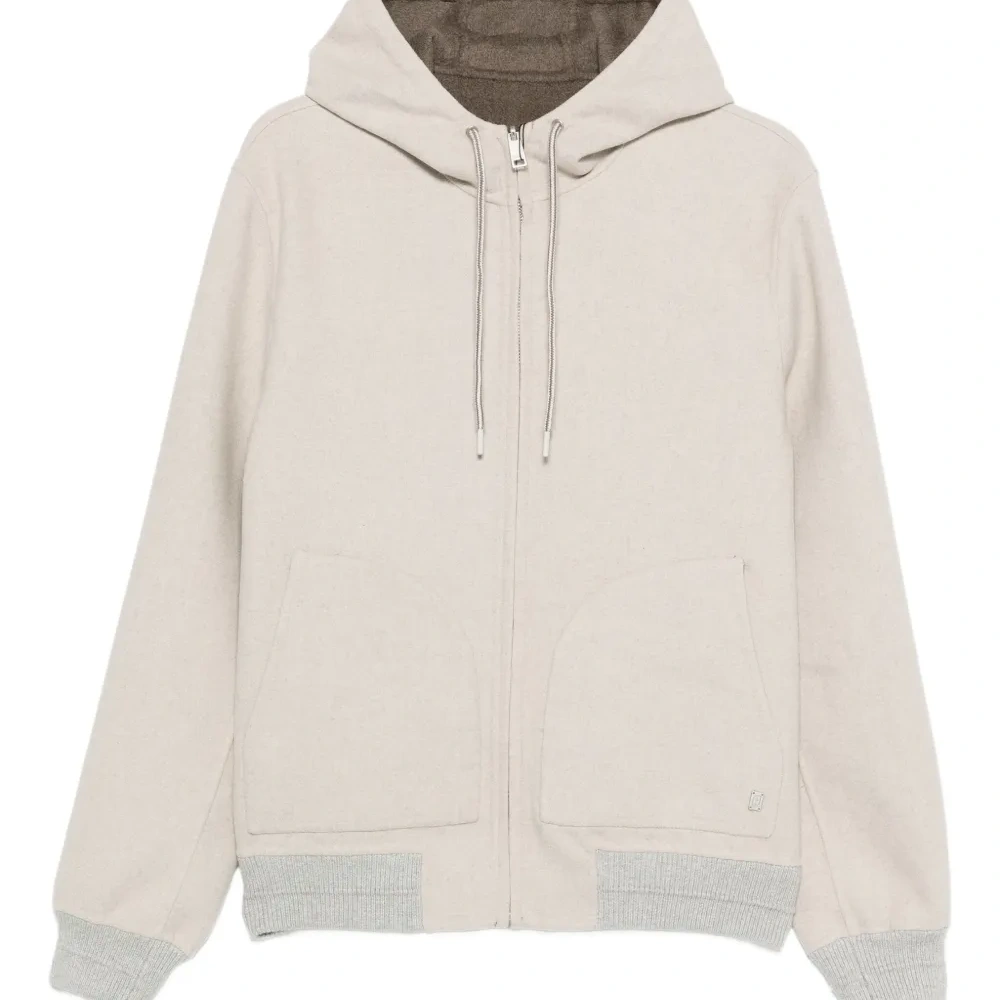 Куртка на молнии с капюшоном