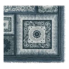 Шаль с зебровым узором и логотипом