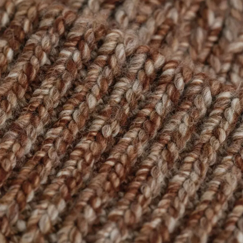 Вязаная шапка в рубчик