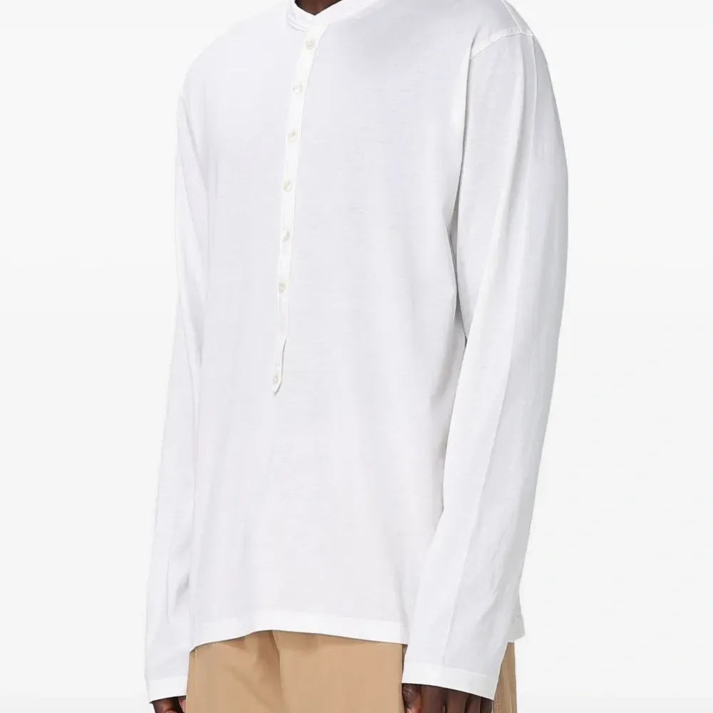 Футболка с длинными рукавами и пуговицами