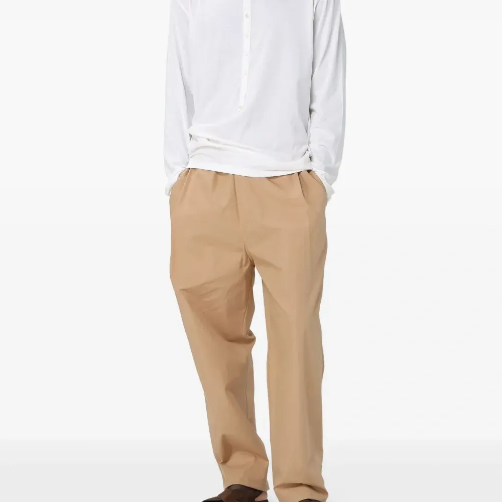 Футболка с длинными рукавами и пуговицами