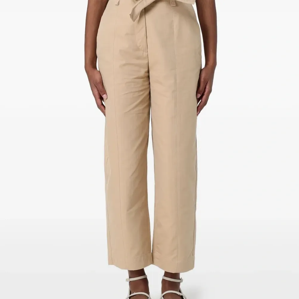 Укороченные брюки с поясом