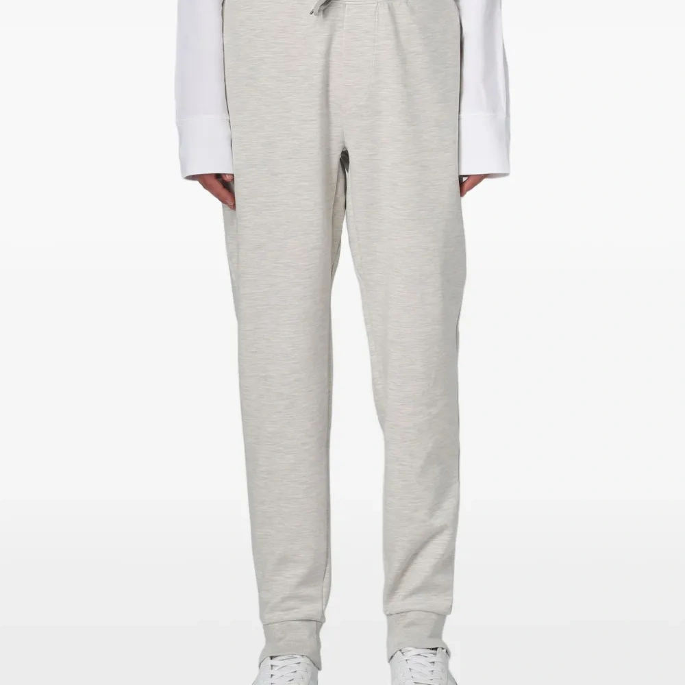 Джоггеры на кулиске