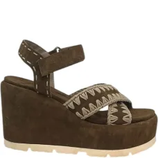 Босоножки на танкетке с перекрещивающимися ремешками