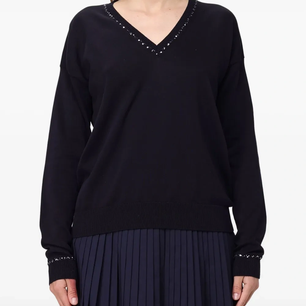 Свитер с V-образным вырезом, украшенный кристаллами