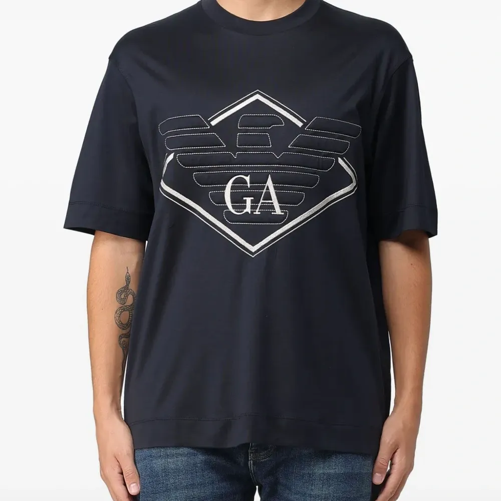 Футболка с вышивкой