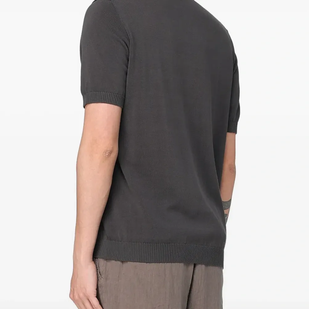 Футболка с круглым вырезом