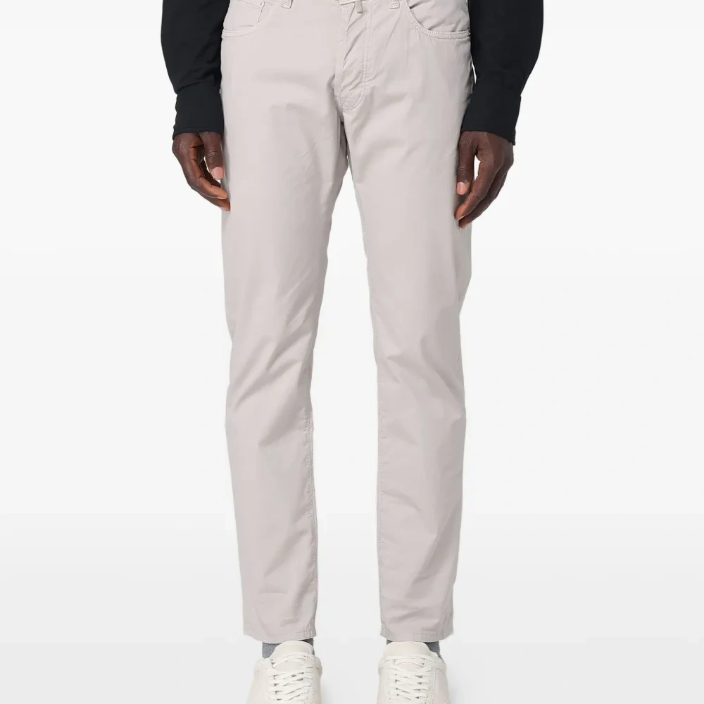 Брюки с нашивкой-логотипом