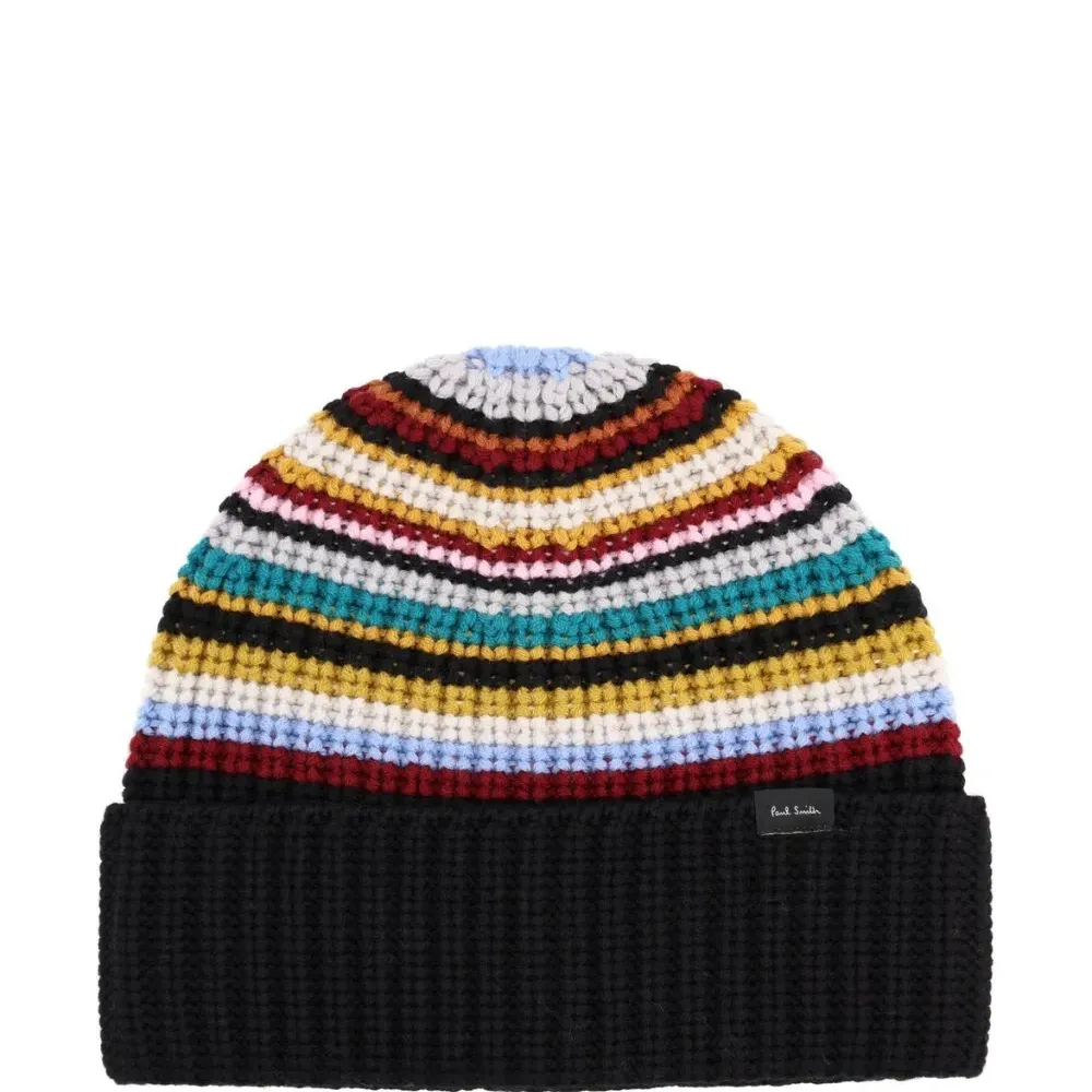 Шерстяная шапка бини в полоску