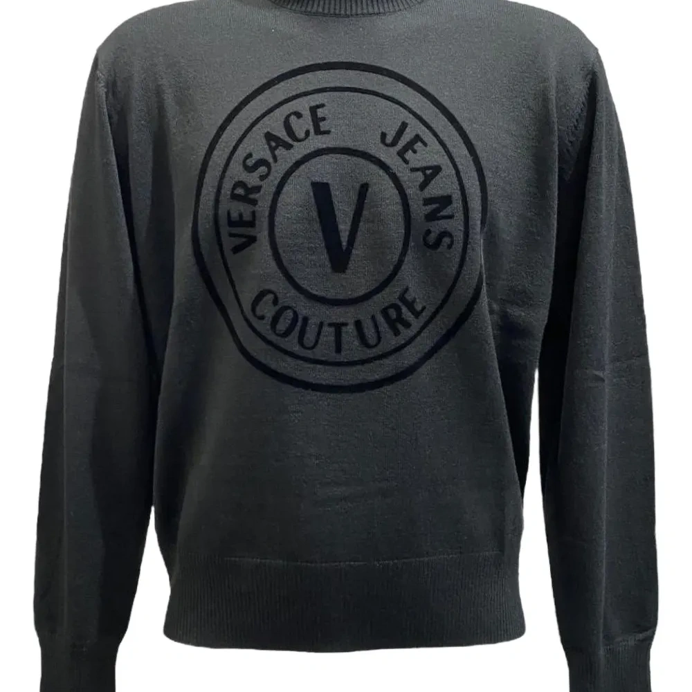 Свитер с графичным принтом