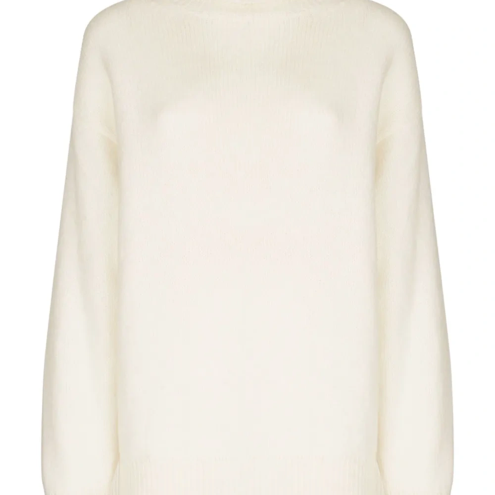 Свитер с высоким воротником