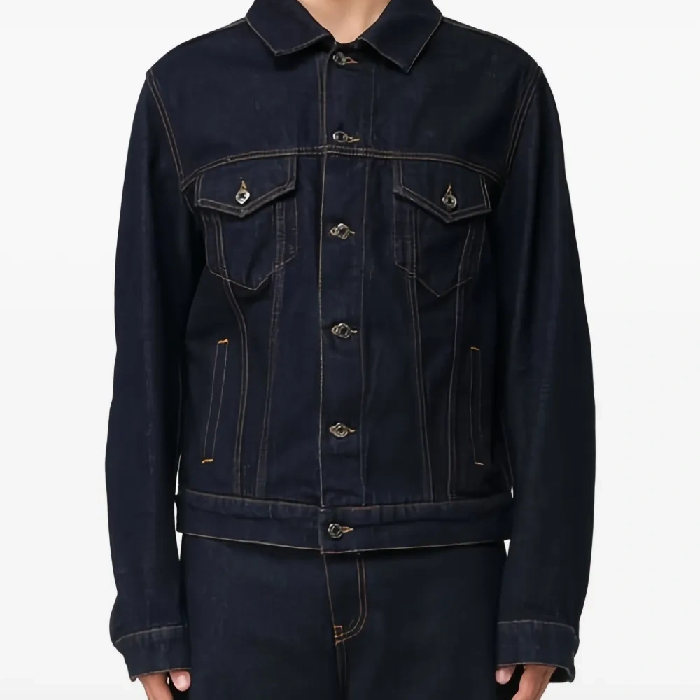 Джинсовая куртка на пуговицах