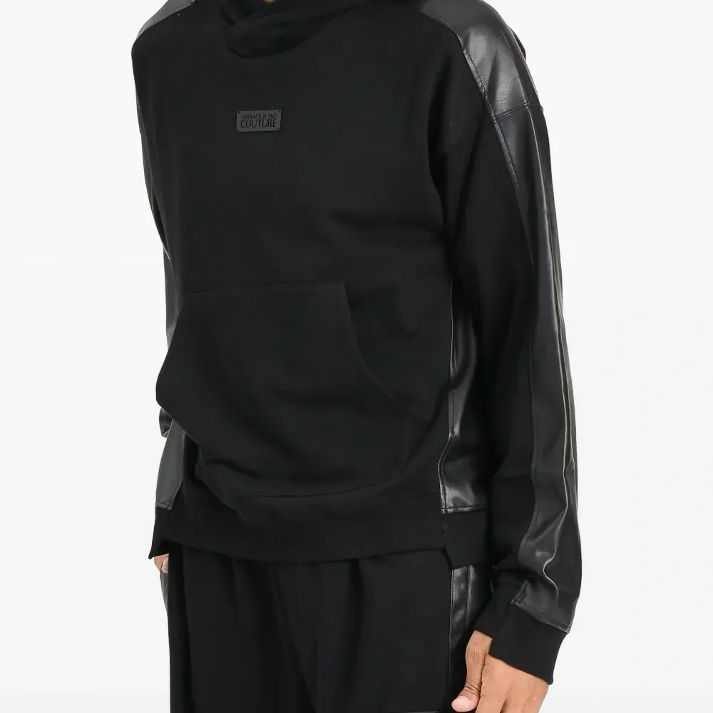 Худи с нашивкой-логотипом