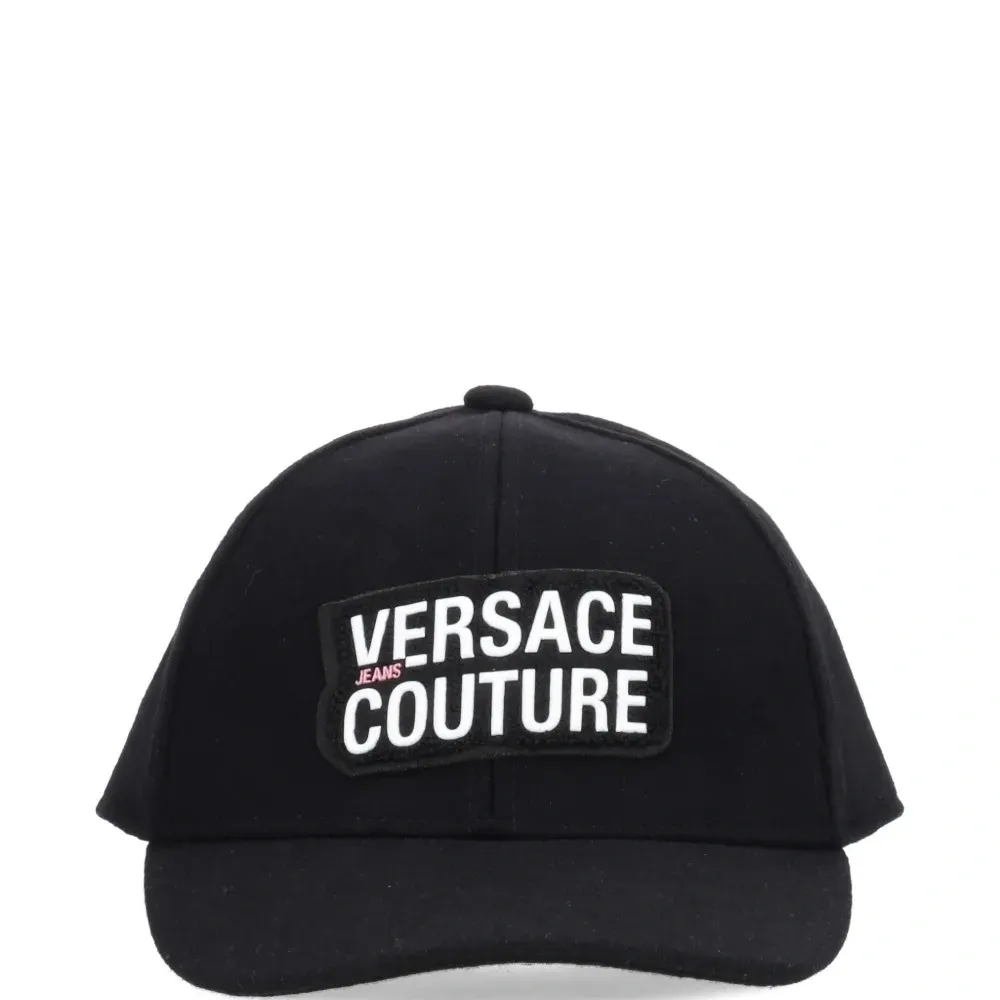 Бейсболка с нашивкой-логотипом