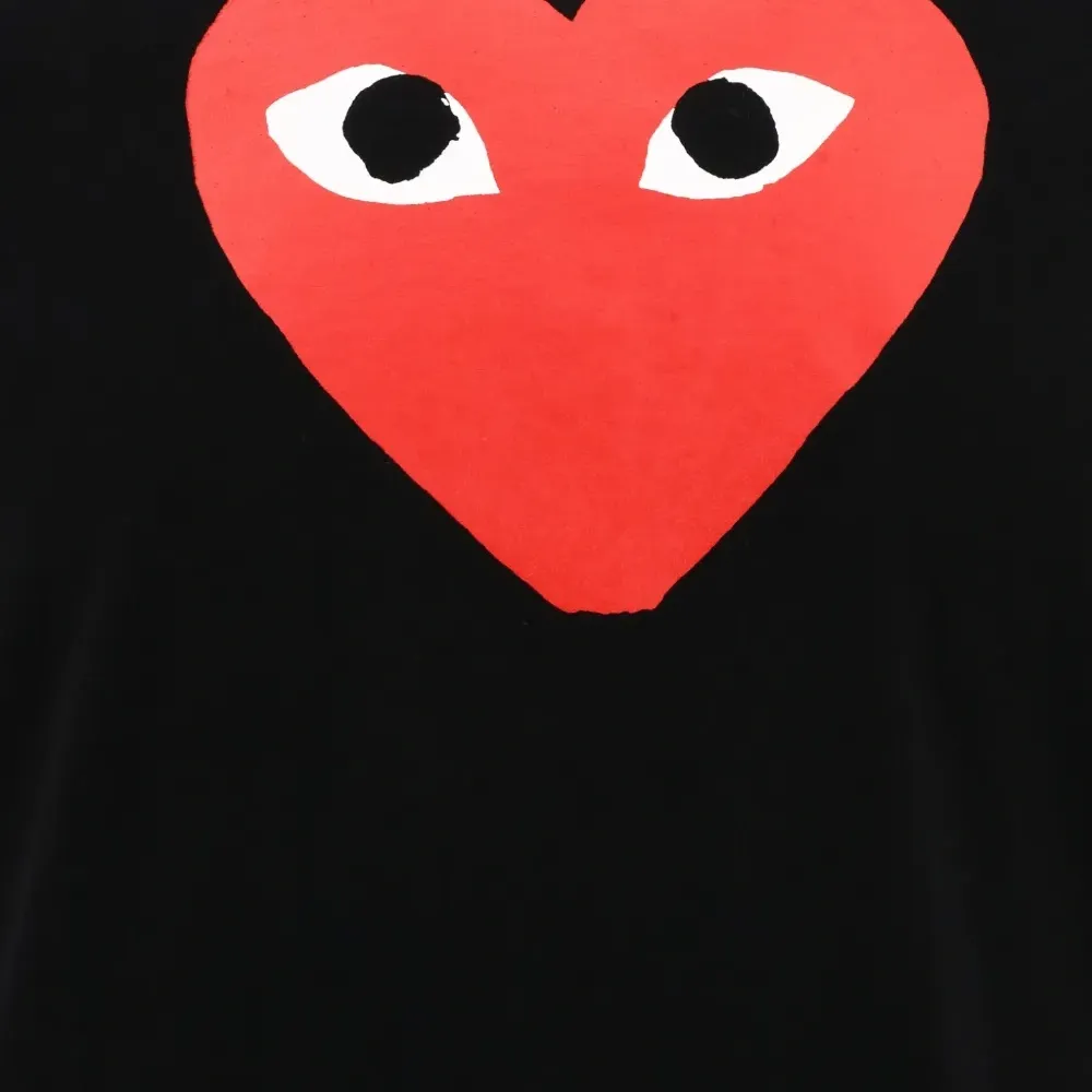 Футболка «Подглядывающее сердце»