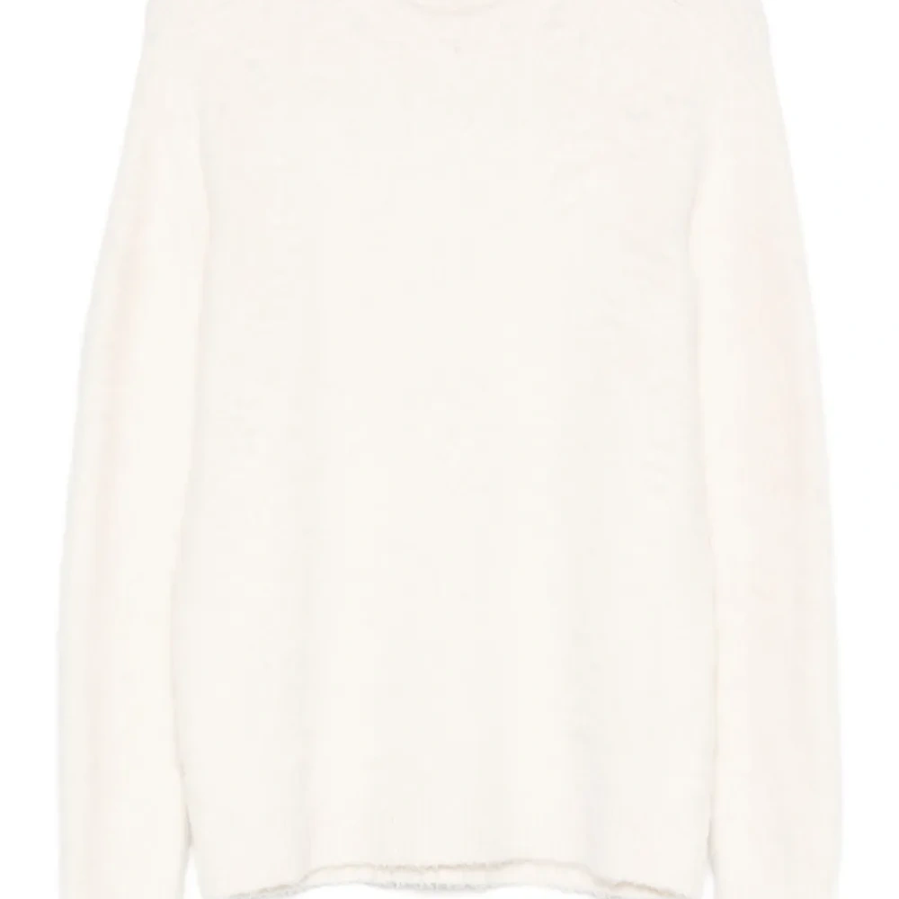 Свитер с круглым вырезом