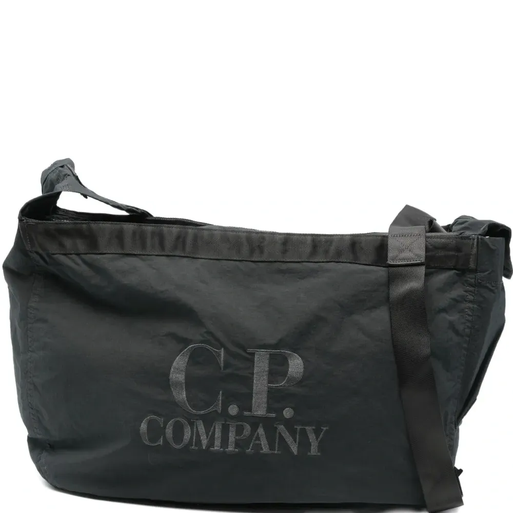 Сумка на плечо с вышитым логотипом