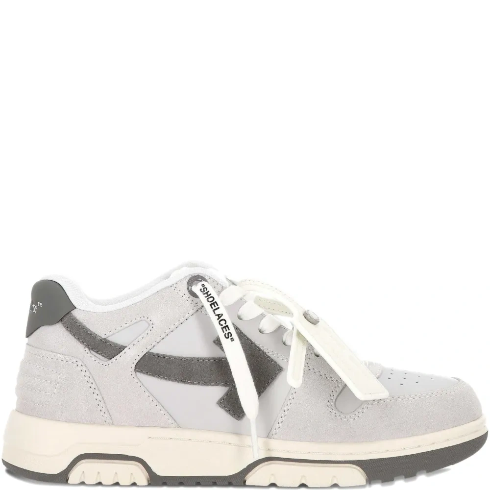 Кроссовки на шнуровке