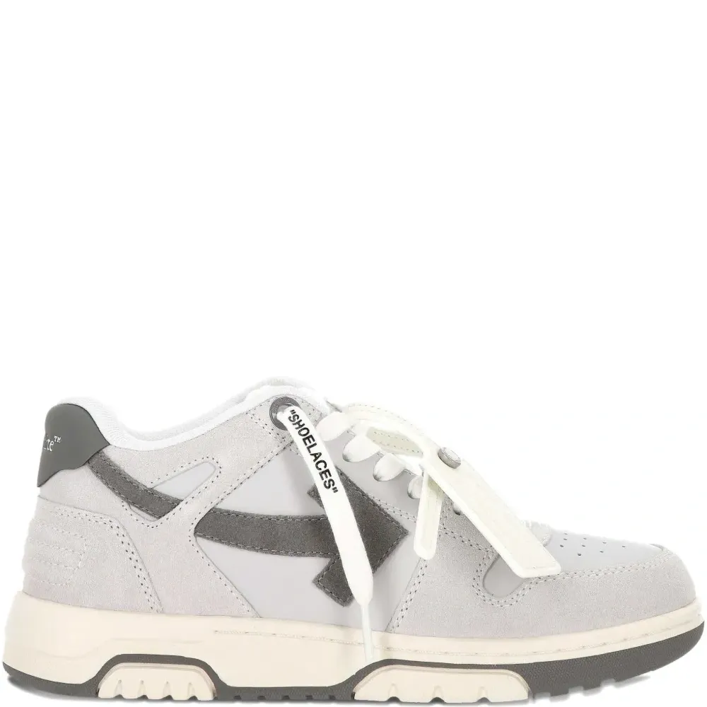 Кроссовки на шнуровке