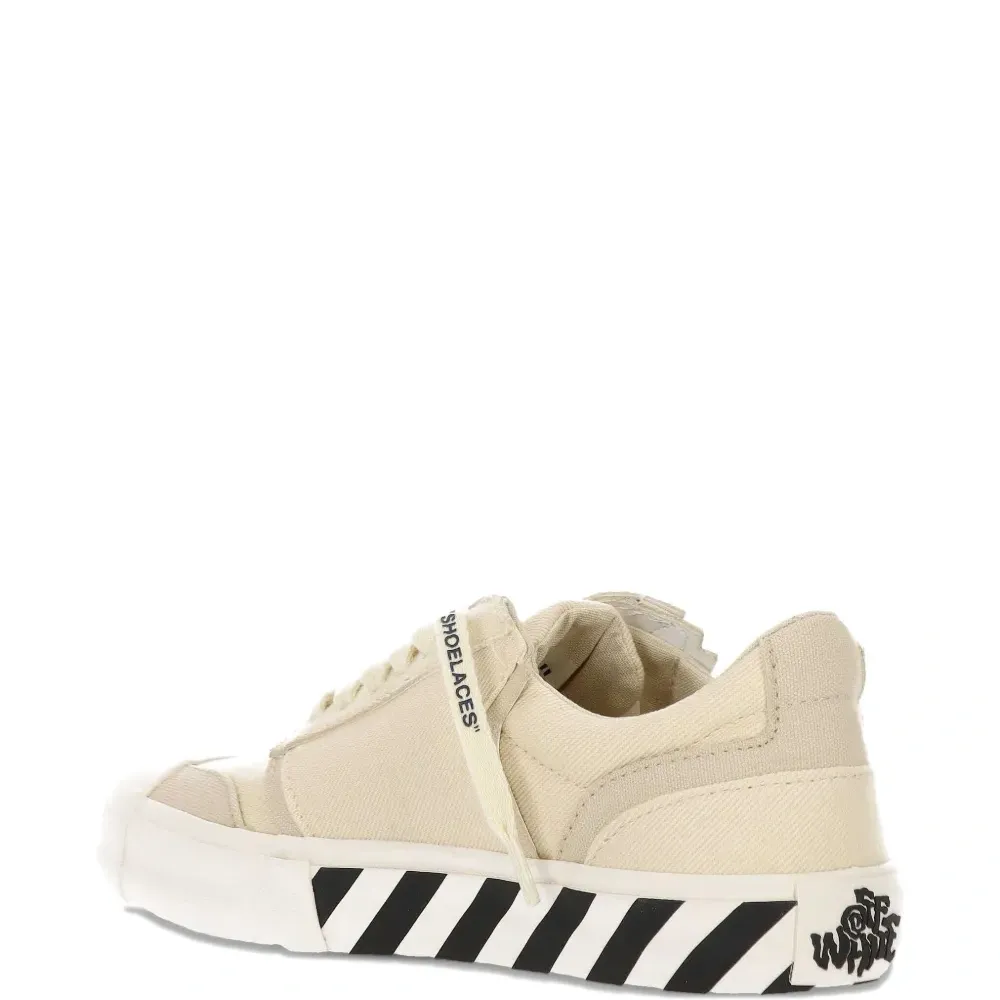 Кроссовки с мотивом стрелок