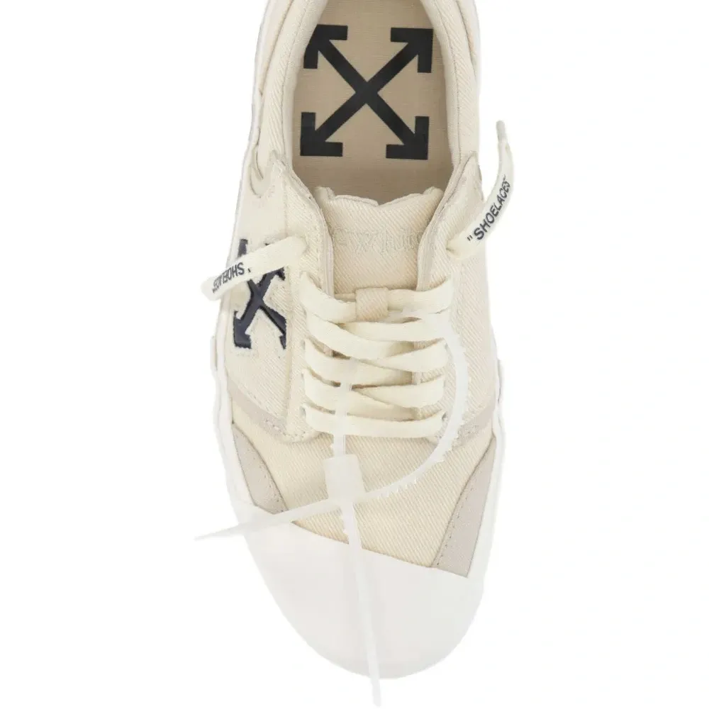 Кроссовки с мотивом стрелок