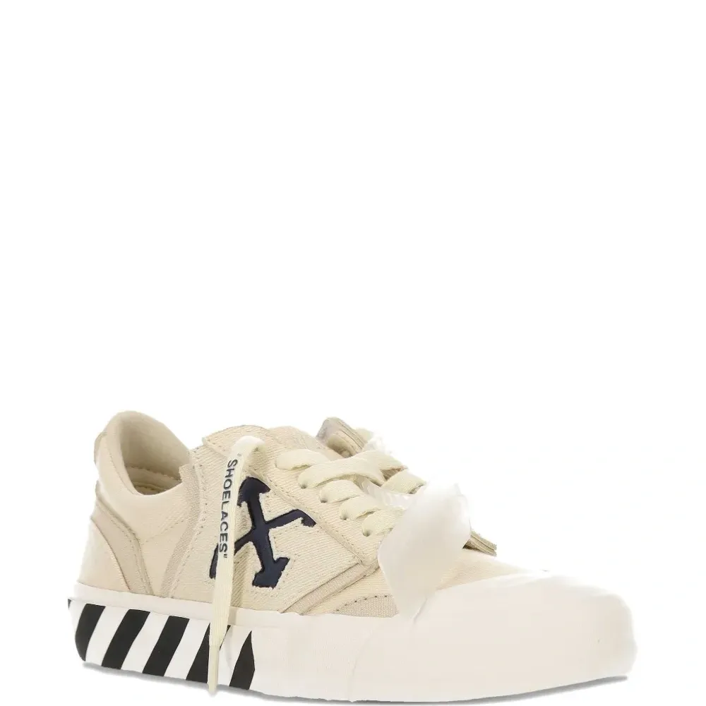 Кроссовки с мотивом стрелок