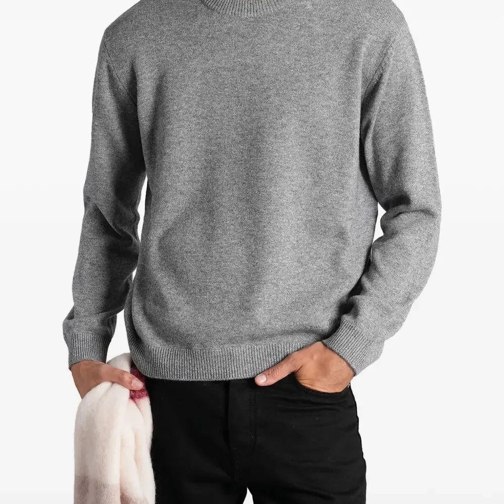 Свитер с круглым вырезом