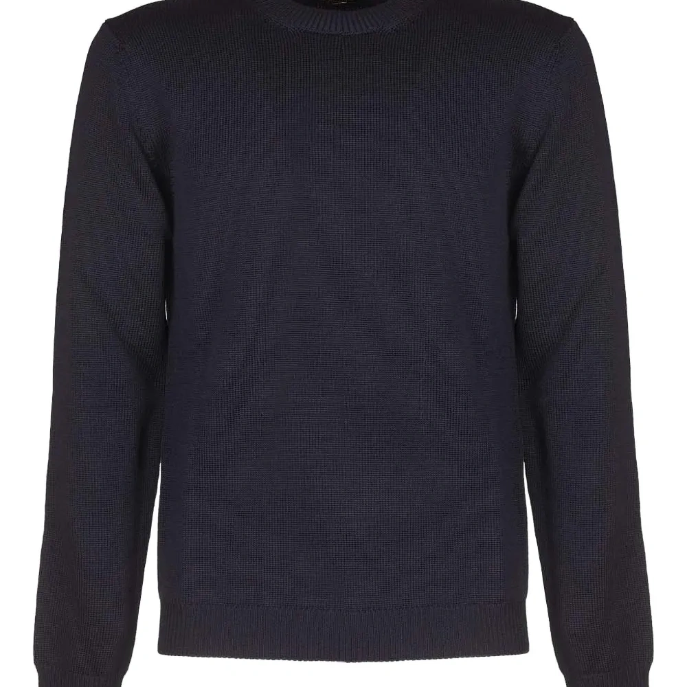 Свитер с круглым вырезом