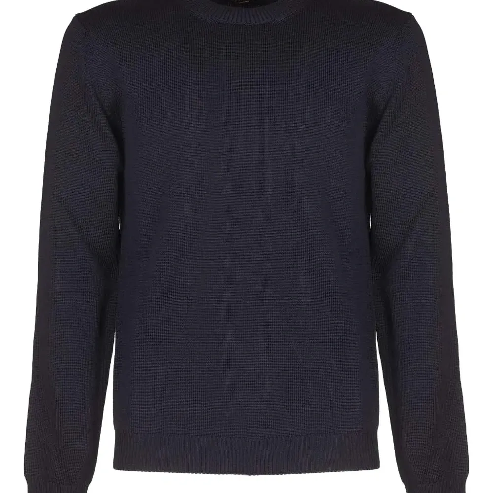 Свитер с круглым вырезом