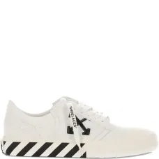 Кроссовки с полосками в виде стрелы