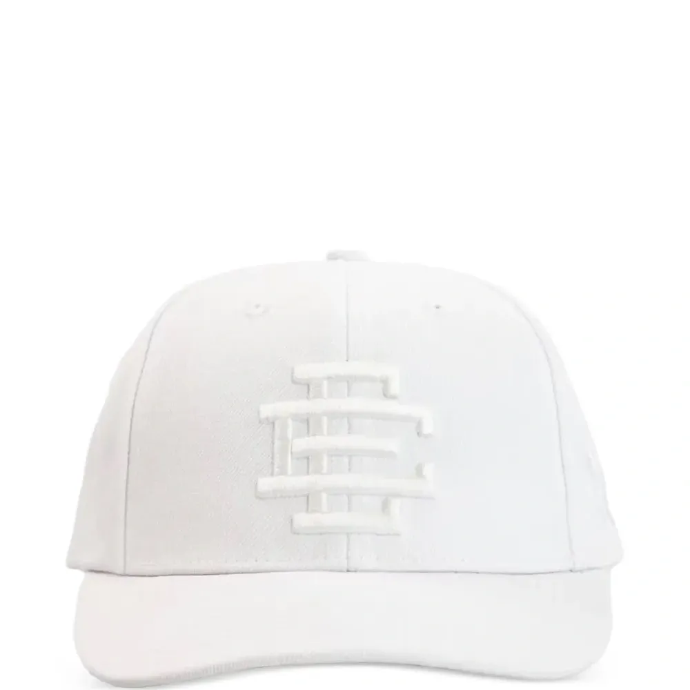 Кепка с вышитым логотипом EE Кепка с вышитым логотипом EE