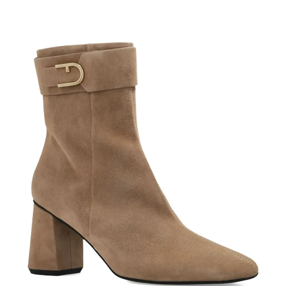 Ботинки на каблуке с пряжкой