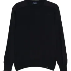 Свитер с объемными плечами