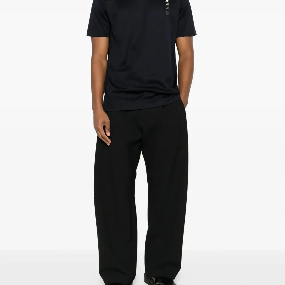 Футболка с логотипом