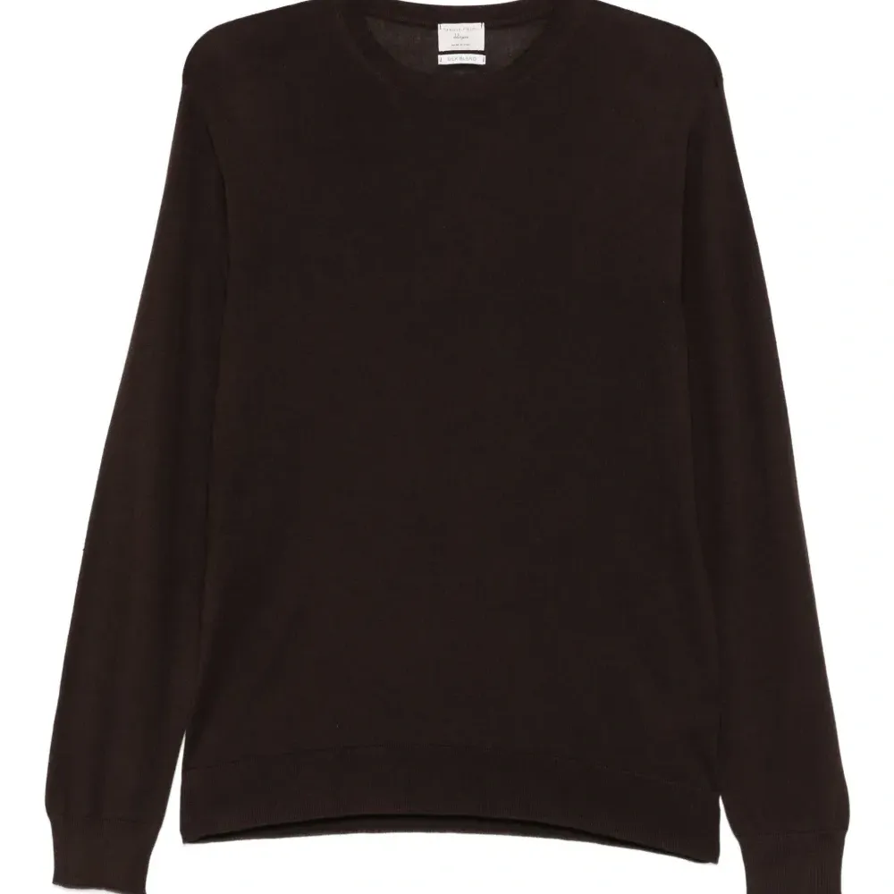 Свитер с круглым вырезом