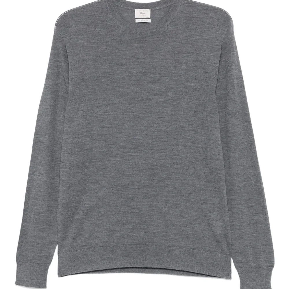 Свитер с круглым вырезом