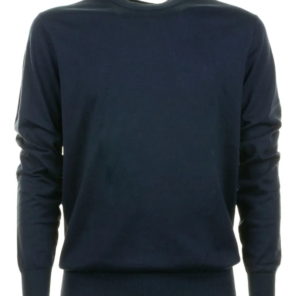 Свитер с круглым вырезом