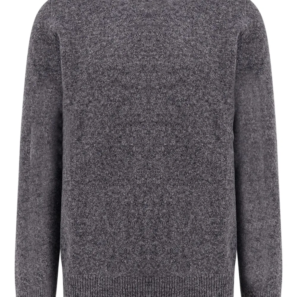 Вязаный свитер в рубчик