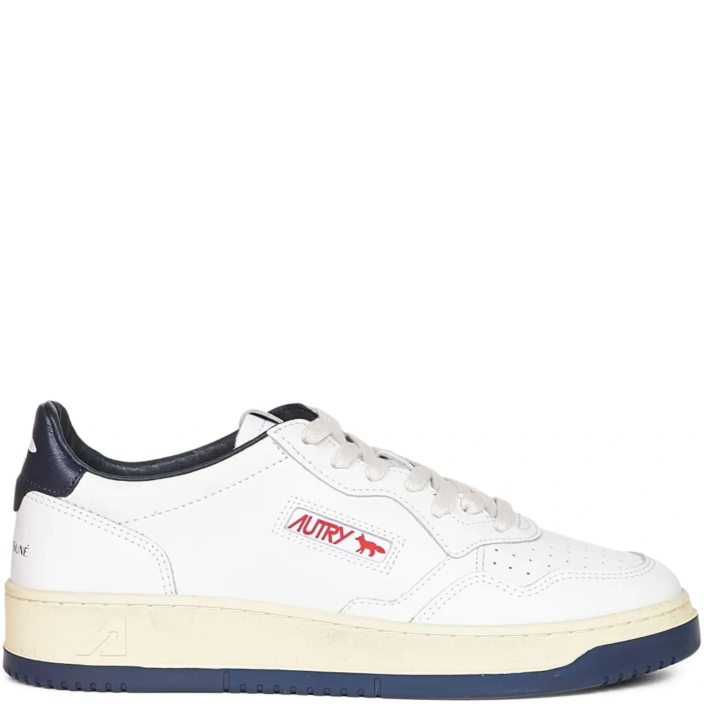 Кроссовки на шнуровке Maison Kitsuné