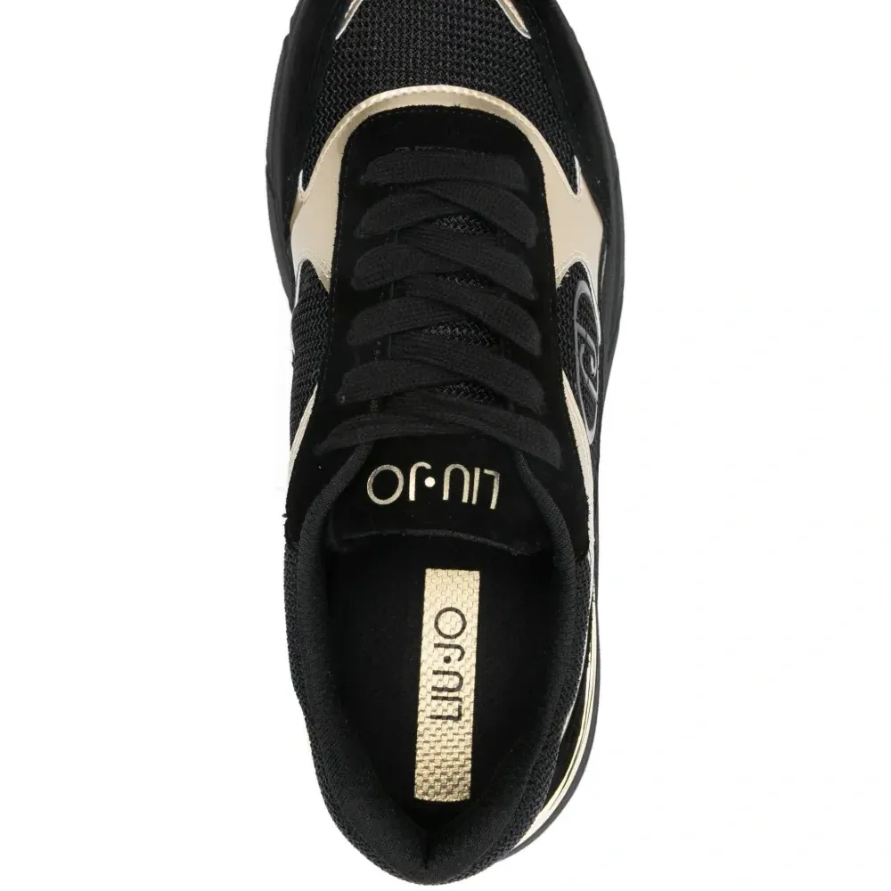 Металлические кроссовки