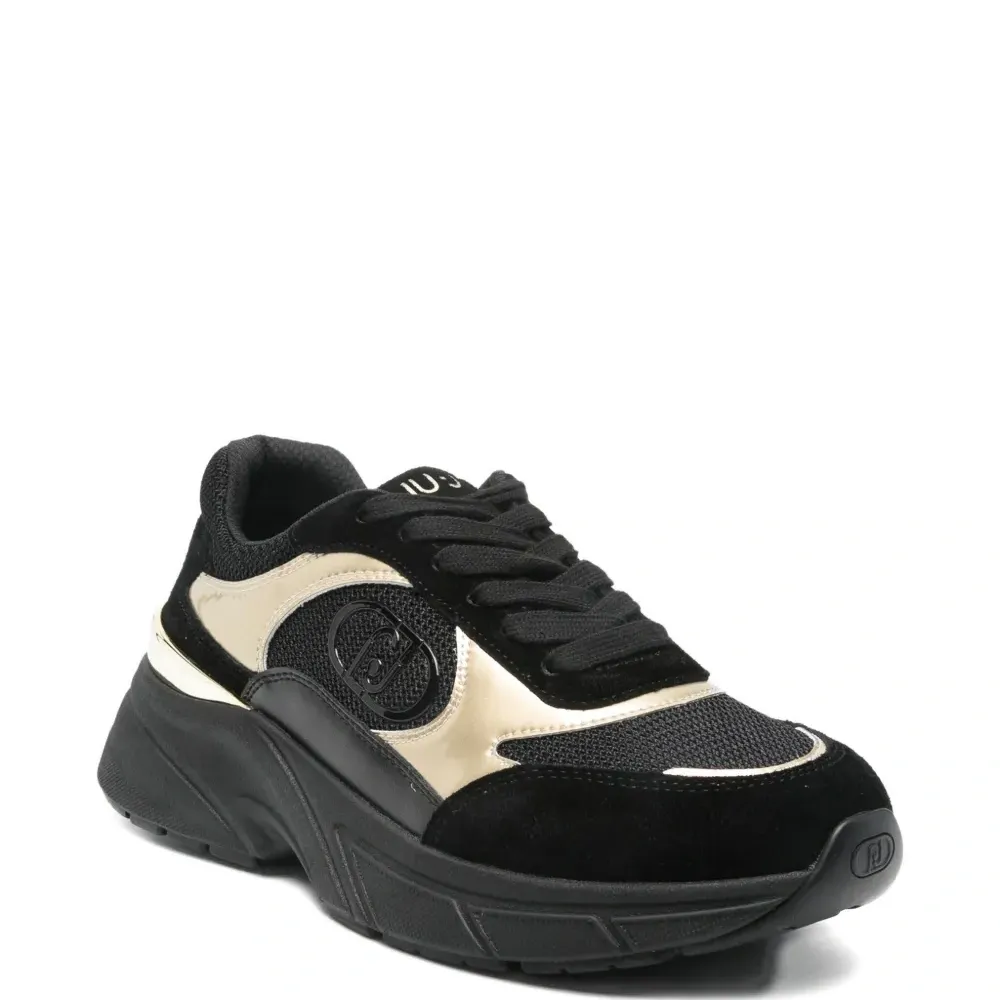 Металлические кроссовки