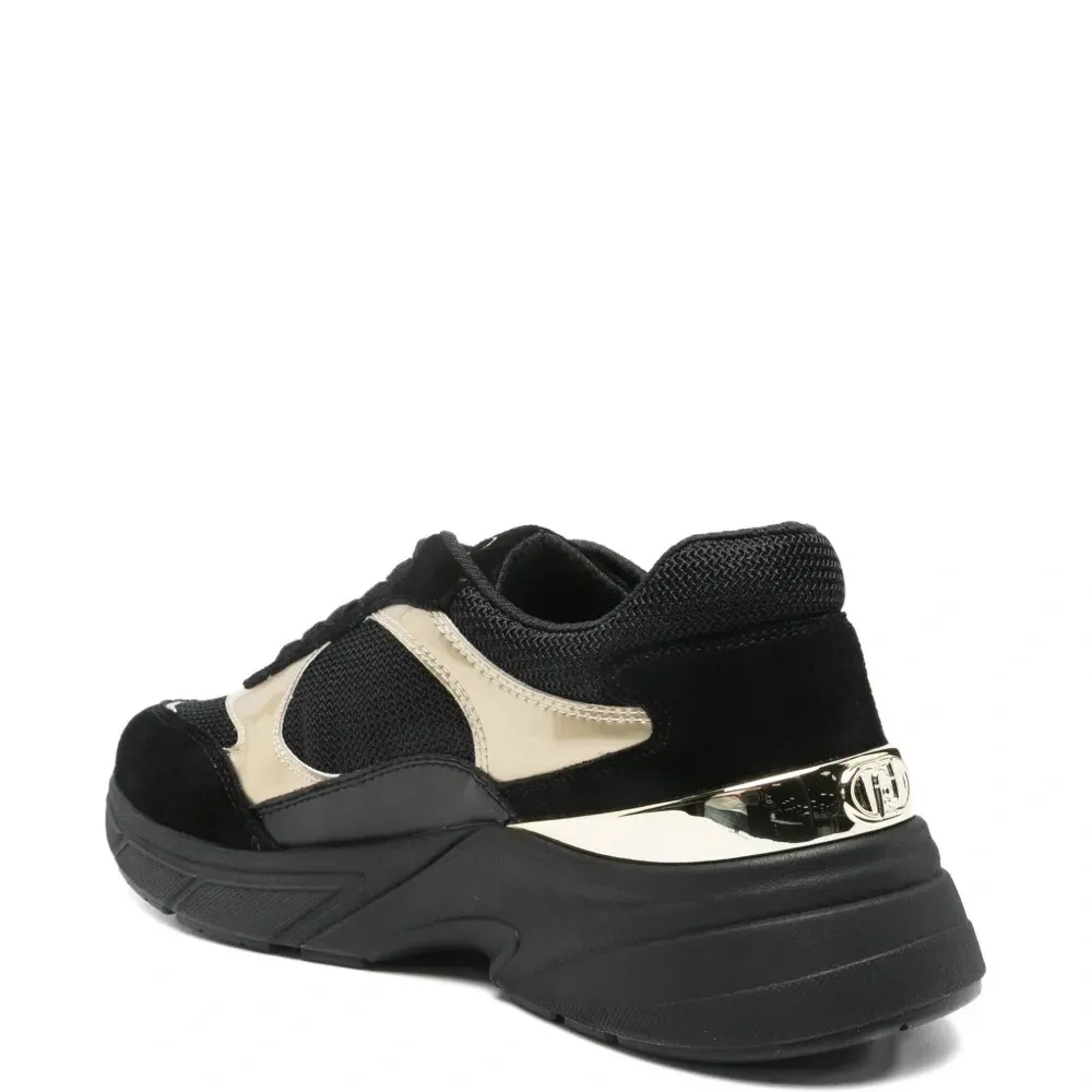 Металлические кроссовки