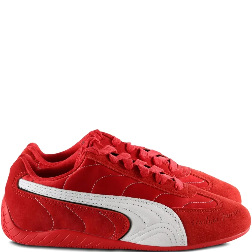 Кроссовки с логотипом